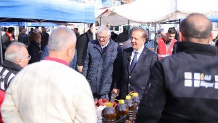 Işıkkent pazarında Atakan Yazgan izdihamı