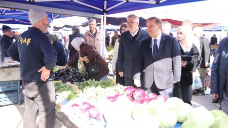 Işıkkent pazarında Atakan Yazgan izdihamı