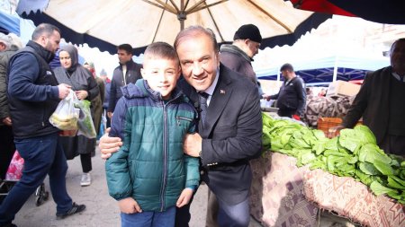 Işıkkent pazarında Atakan Yazgan izdihamı