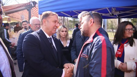 Işıkkent pazarında Atakan Yazgan izdihamı