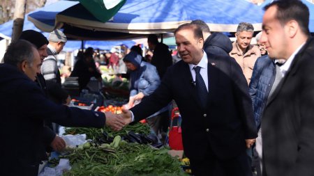 Işıkkent pazarında Atakan Yazgan izdihamı