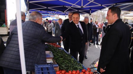 Işıkkent pazarında Atakan Yazgan izdihamı