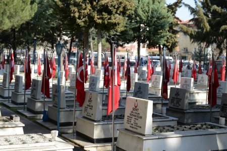 18 Mart Şehitler Günü’nde Garnizon Şehitliği’nde tören yapıldı