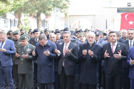 18 Mart Şehitler Günü’nde Garnizon Şehitliği’nde tören yapıldı