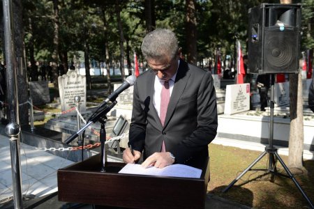 18 Mart Şehitler Günü’nde Garnizon Şehitliği’nde tören yapıldı
