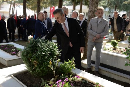 18 Mart Şehitler Günü’nde Garnizon Şehitliği’nde tören yapıldı