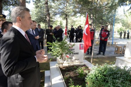 18 Mart Şehitler Günü’nde Garnizon Şehitliği’nde tören yapıldı