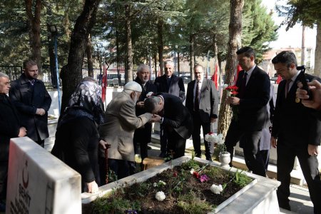 18 Mart Şehitler Günü’nde Garnizon Şehitliği’nde tören yapıldı