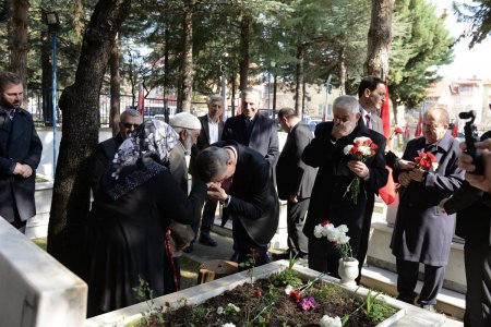 18 Mart Şehitler Günü’nde Garnizon Şehitliği’nde tören yapıldı