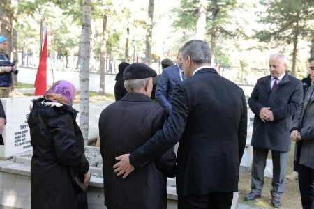18 Mart Şehitler Günü’nde Garnizon Şehitliği’nde tören yapıldı