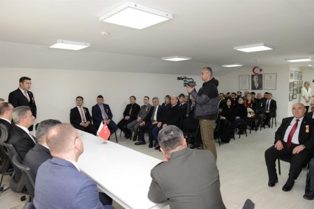 18 Mart Şehitler Günü’nde Garnizon Şehitliği’nde tören yapıldı