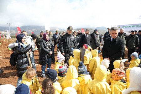  Isparta'da 2.500 fidan toprakla buluşturuldu