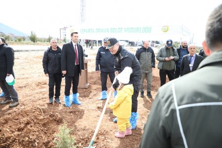  Isparta'da 2.500 fidan toprakla buluşturuldu