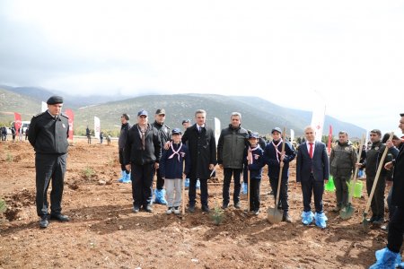  Isparta'da 2.500 fidan toprakla buluşturuldu