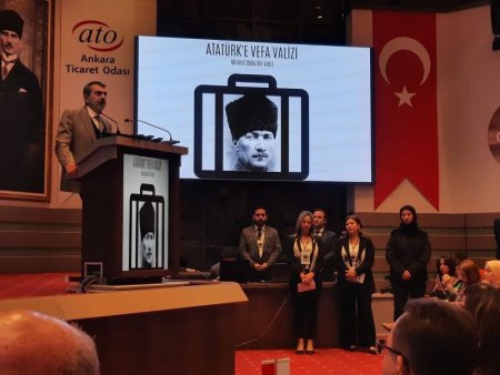 Atatürk’e Vefa Valizi sergisine katıldılar