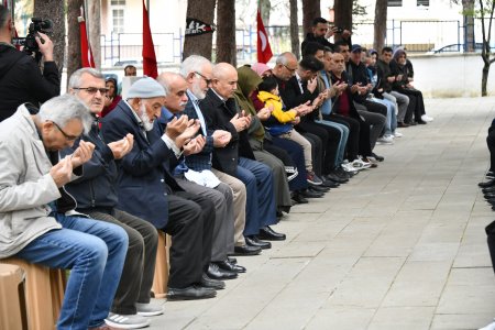 Arife Günü Aziz Şehitlerimiz Dualarla Anıldı
