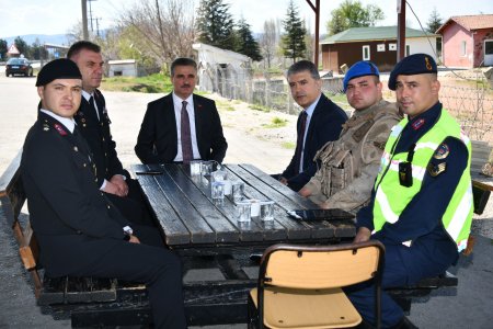 Görevi başında olan personelleri ziyaret etti