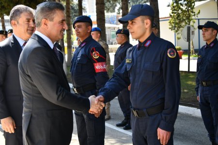 Görevi başında olan personelleri ziyaret etti