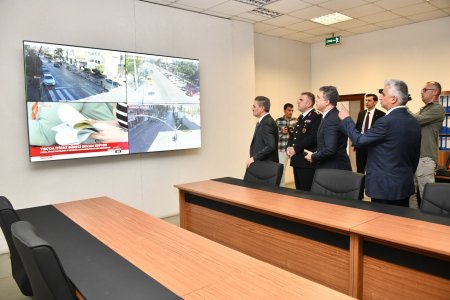 Görevi başında olan personelleri ziyaret etti