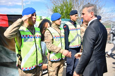 Görevi başında olan personelleri ziyaret etti
