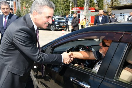 Görevi başında olan personelleri ziyaret etti