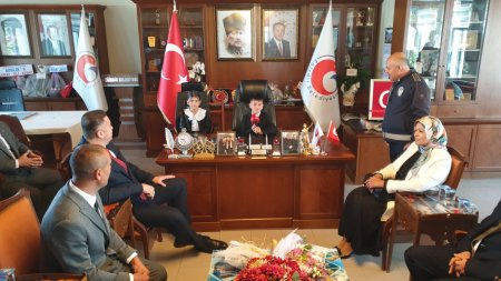 23 Nisan’da başkanlık koltuğuna küçük Ahmet Selim oturdu
