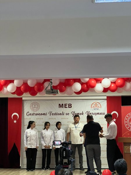 Gül Mesleki ve Teknik Anadolu Lisesinden çifte başarı