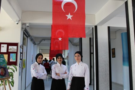 Gül Mesleki ve Teknik Anadolu Lisesinden çifte başarı