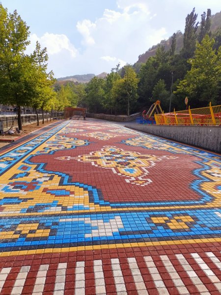 Taşlara sanatını yansıtıyor