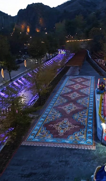 Taşlara sanatını yansıtıyor