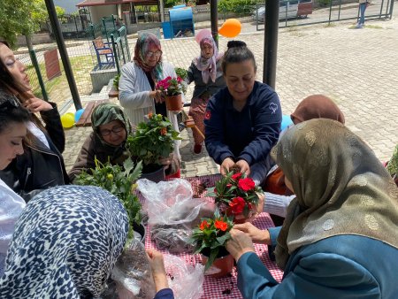 Gönüllerine taht kurdular