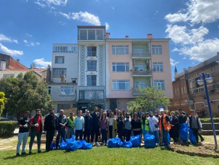 Öğrencilerden Eğirdir Gölü'nde çevre temizliği