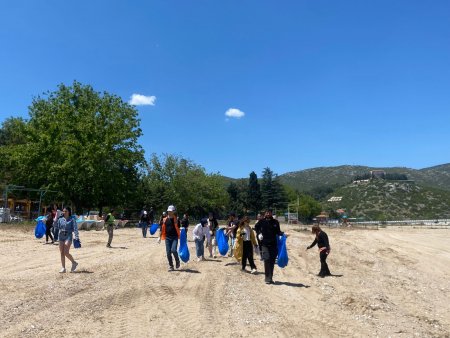 Öğrencilerden Eğirdir Gölü'nde çevre temizliği