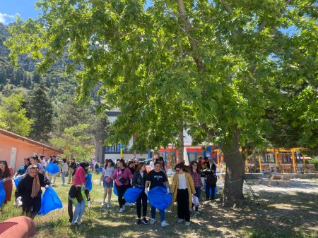 Öğrencilerden Eğirdir Gölü'nde çevre temizliği