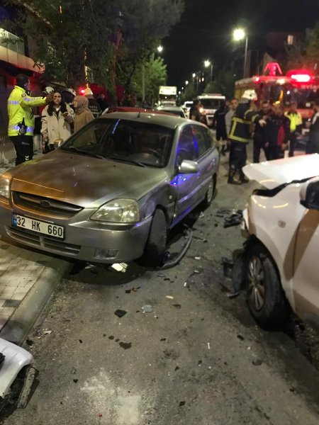 Isparta’da feci kaza 1’i ağır 5 kişi yaralandı