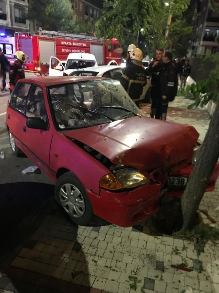Isparta’da feci kaza 1’i ağır 5 kişi yaralandı