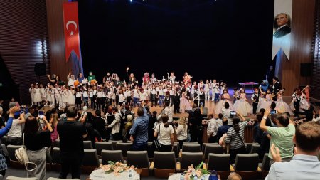 SD Anaokulu öğrencileri gösterileriyle büyük alkış aldı