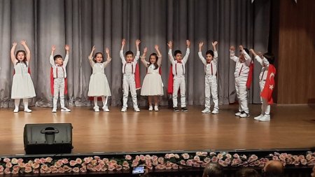 SD Anaokulu öğrencileri gösterileriyle büyük alkış aldı