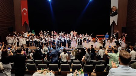 SD Anaokulu öğrencileri gösterileriyle büyük alkış aldı