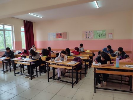 Minik Yüreklerden Mehmetçiğe Mektup