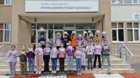 Minik Yüreklerden Mehmetçiğe Mektup