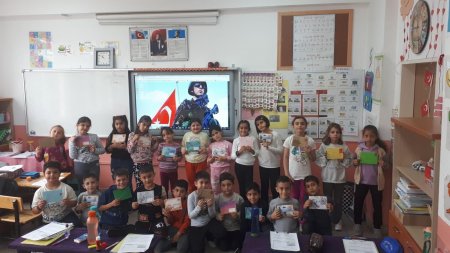Minik Yüreklerden Mehmetçiğe Mektup