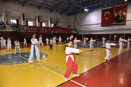 Eğirdir’de Taekwondoda kuşak terfi heyecanı