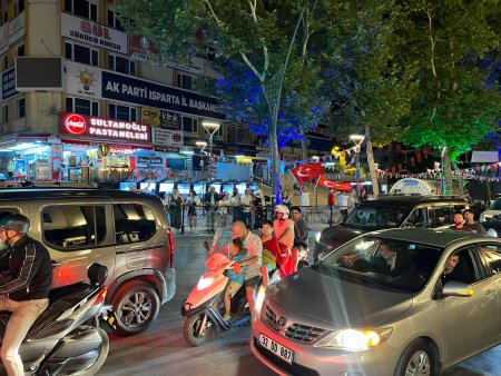Ispartalılar zaferi böyle kutladı