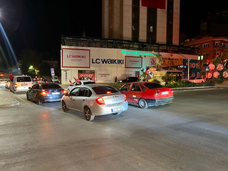 Ispartalılar zaferi böyle kutladı