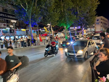 Ispartalılar zaferi böyle kutladı