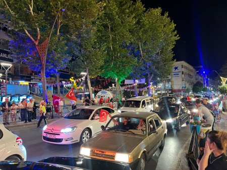 Ispartalılar zaferi böyle kutladı