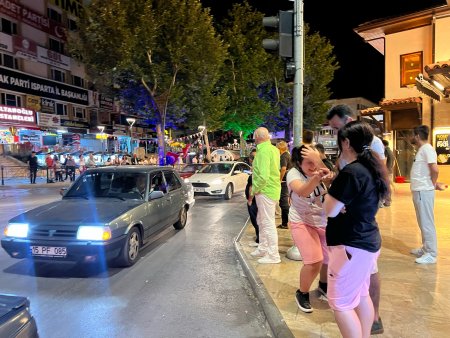 Ispartalılar zaferi böyle kutladı