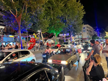 Ispartalılar zaferi böyle kutladı