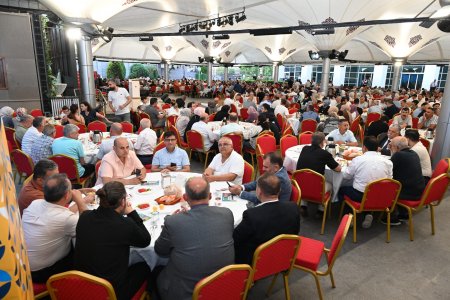 İstanbul’u gül kokuları sardı